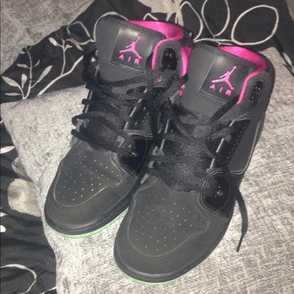 Jordan's 6Y Black pink & green